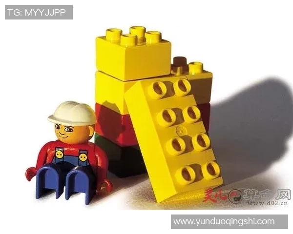 足球明星卡通玩具摆件打造你的专属球场梦想与童趣结合的完美选择